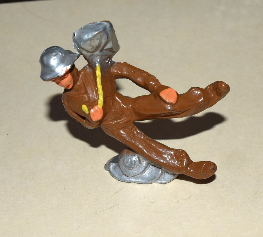 Ultra Rare 1930s Manoil Freefalling Army Paratrooper In Excellent Condition